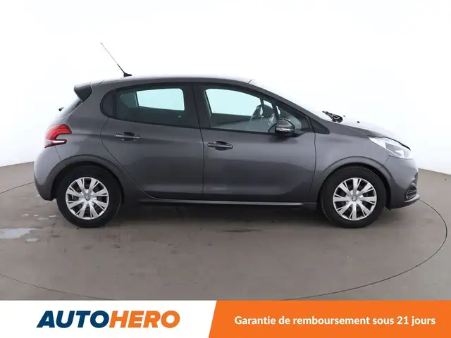 Peugeot 208 view 7