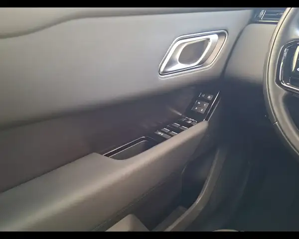 Land Rover Range Rover Velar view 15