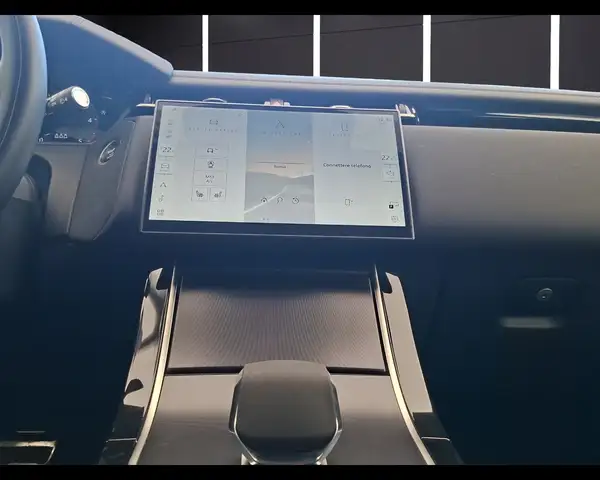 Land Rover Range Rover Velar view 13