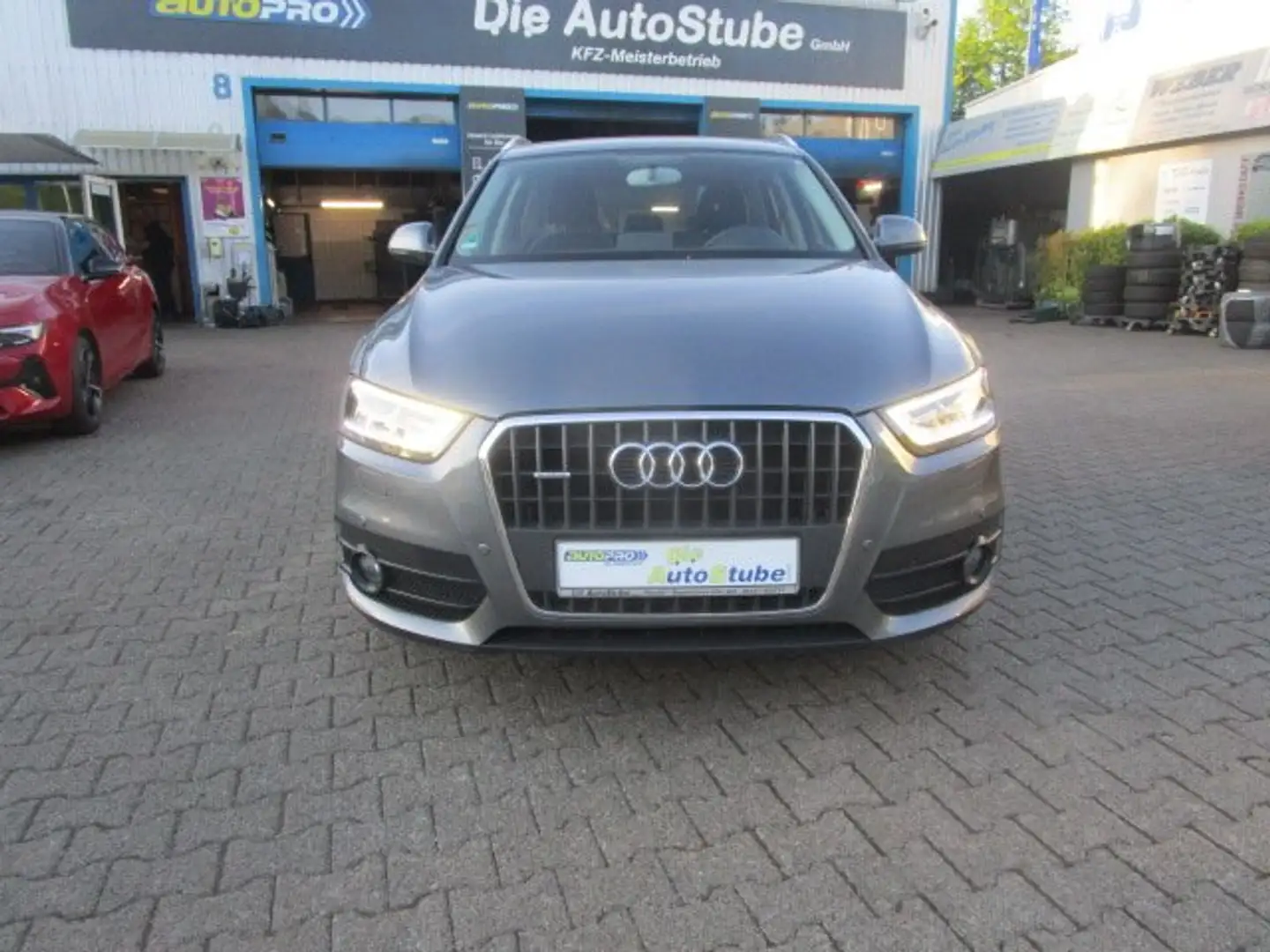 Audi Q3 2.0 TDI quattro 5 Trg. AHK NAVI LED ALU CD Pano! Grau - 1