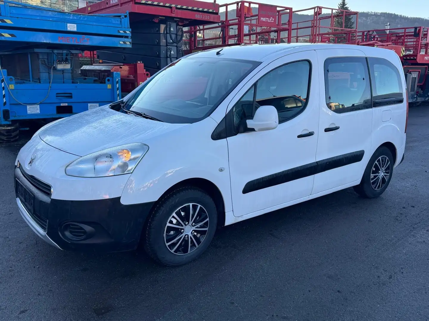 Peugeot Partner Tepee Active 1,6 HDi 95 FAP - 145 TKM! Silber - 1