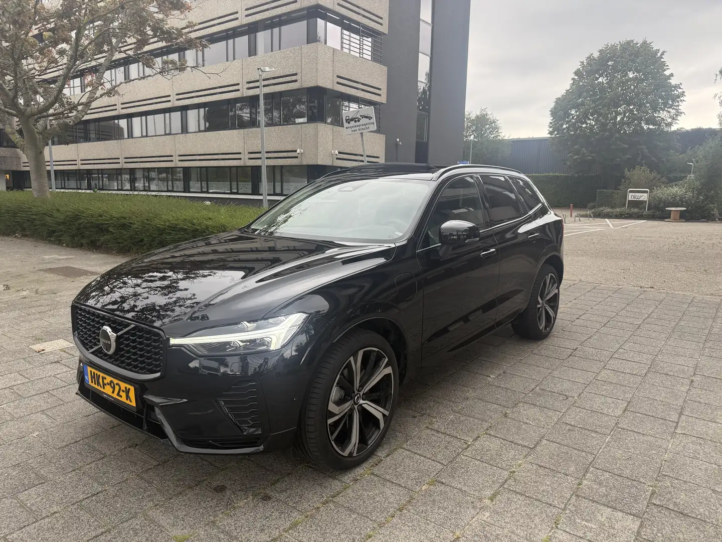 Volvo XC60 2.0 T6 AWD+ Black Ed Zwart - 2