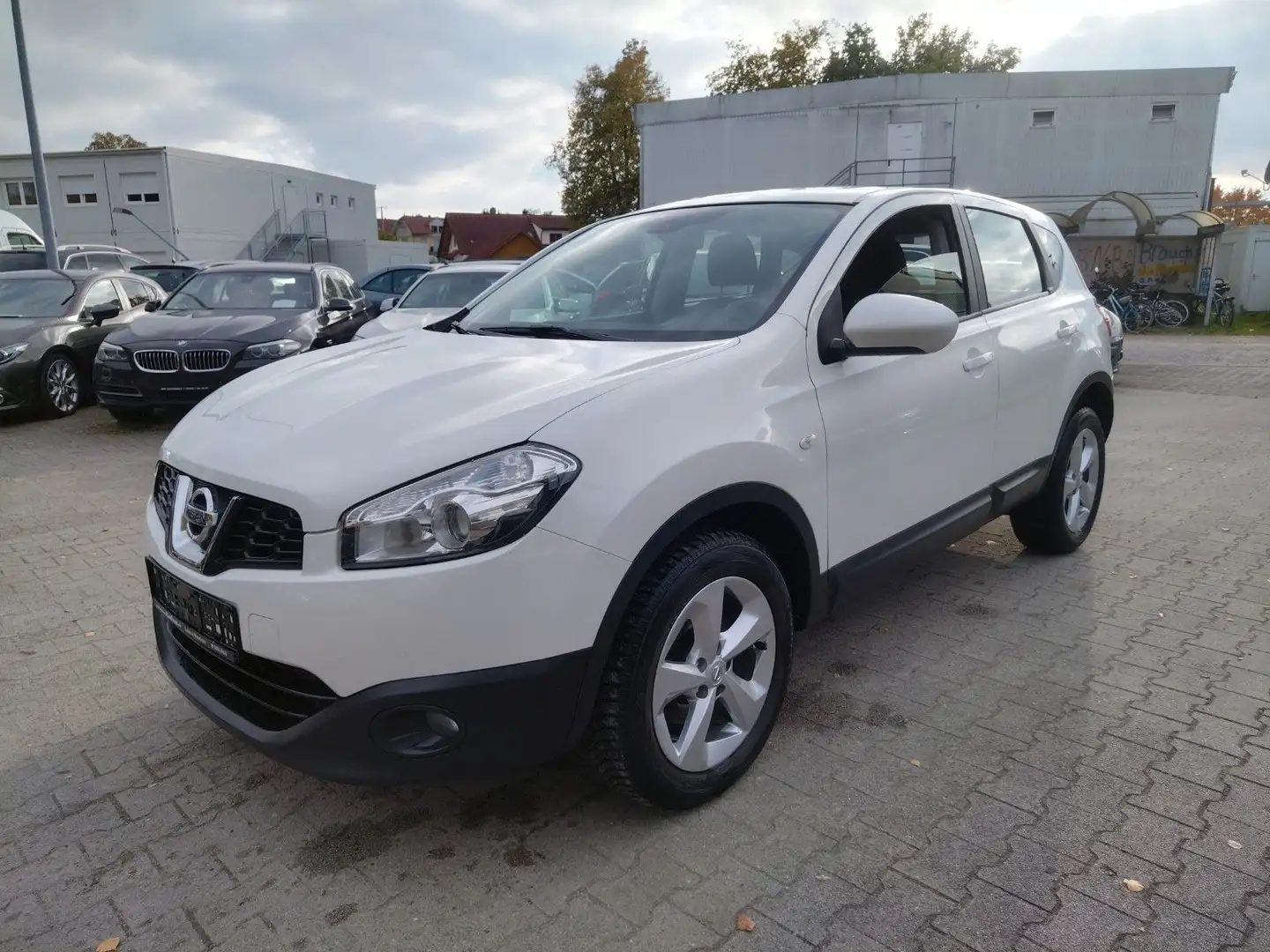 Nissan Qashqai 1.6 dCI Acenta+TÜV/05/2027+AHK+KLIMAAUTO Weiß - 2