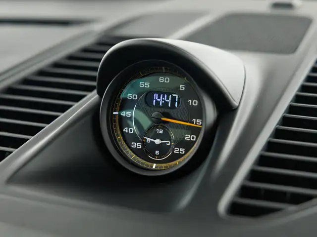 Porsche 911 view 11