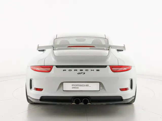 Porsche 911 view 7