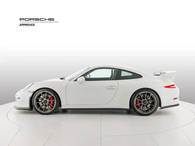 Porsche 911 view 2