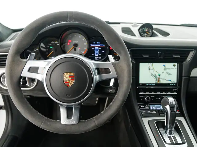 Porsche 911 view 8