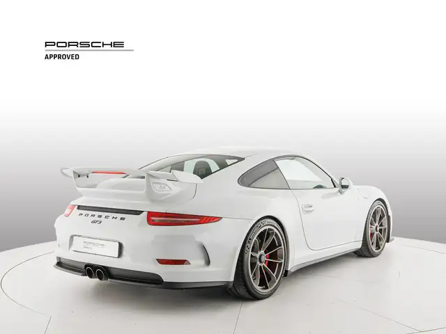 Porsche 911 view 3