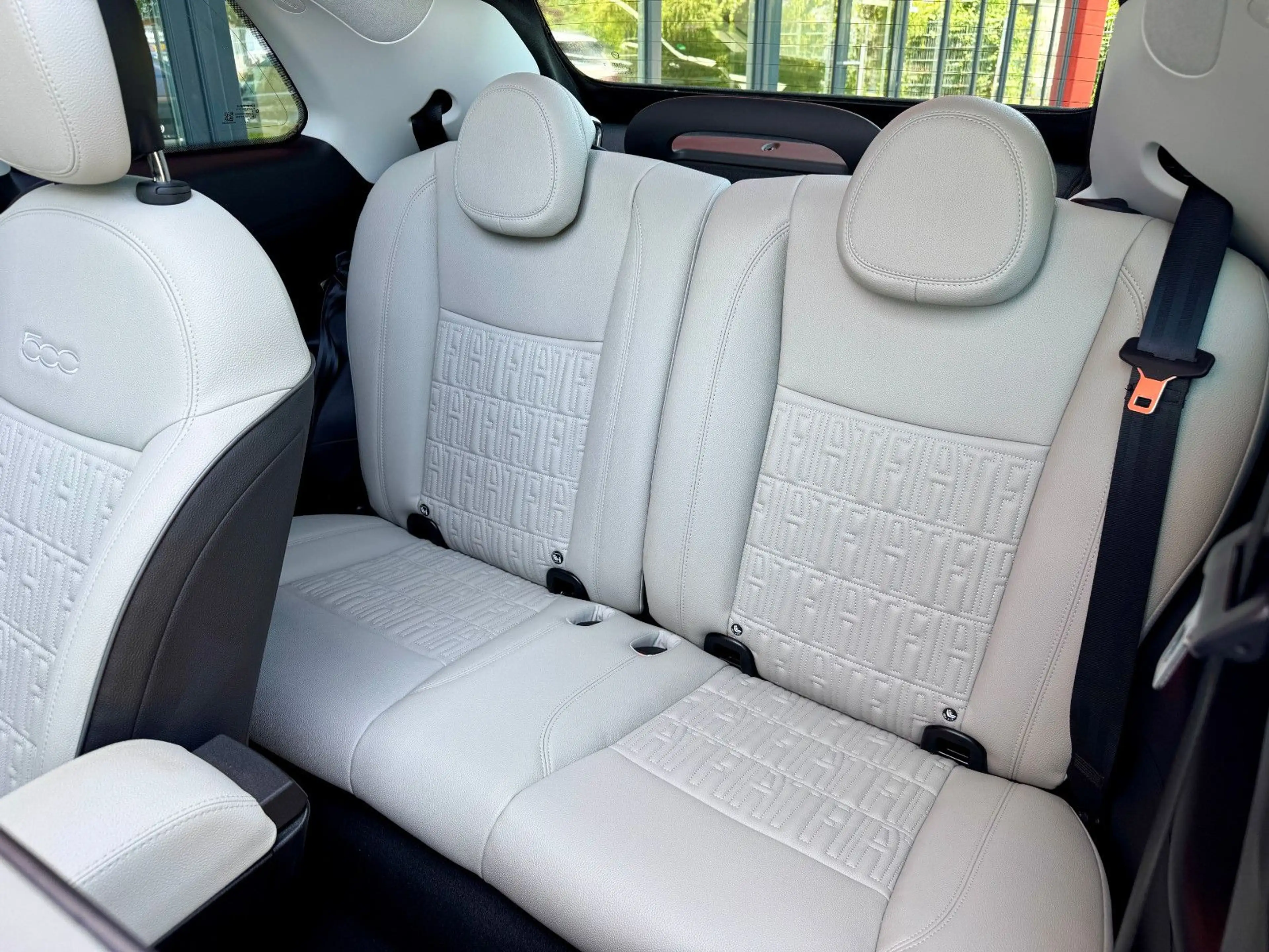 Fiat 500e La Prima*DAB+*LED*Leder*Winter Paket*ACC* — photo 11