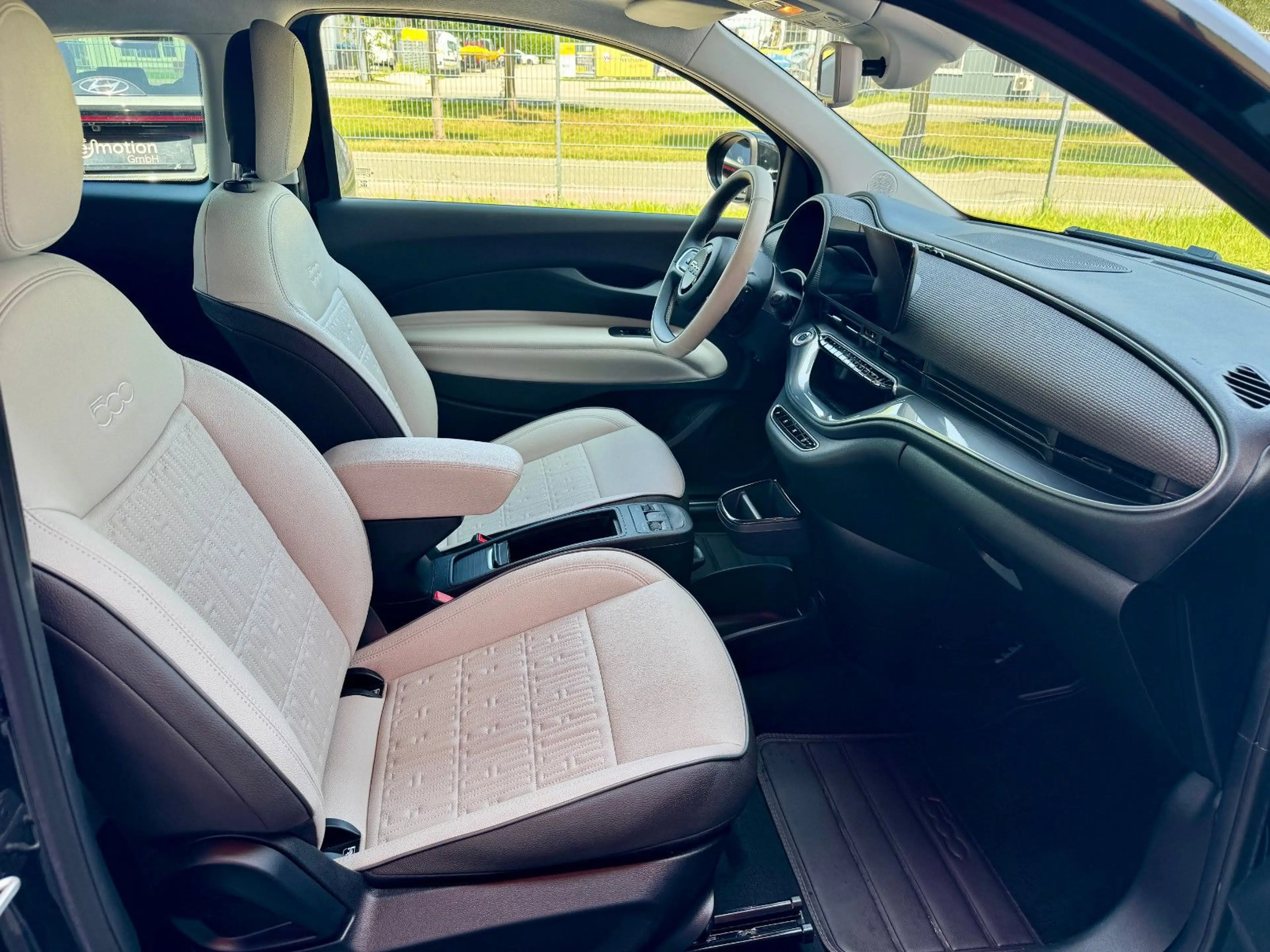 Fiat 500e La Prima*DAB+*LED*Leder*Winter Paket*ACC* — photo 9