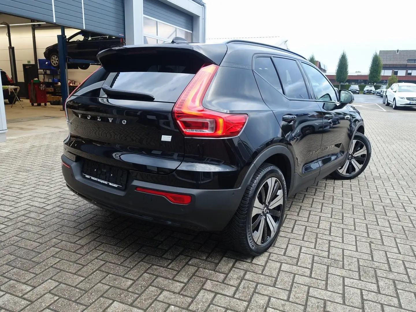 Volvo XC40 Recharge Single Motor Ultimate/360°/H&K/BLS Schwarz - 2