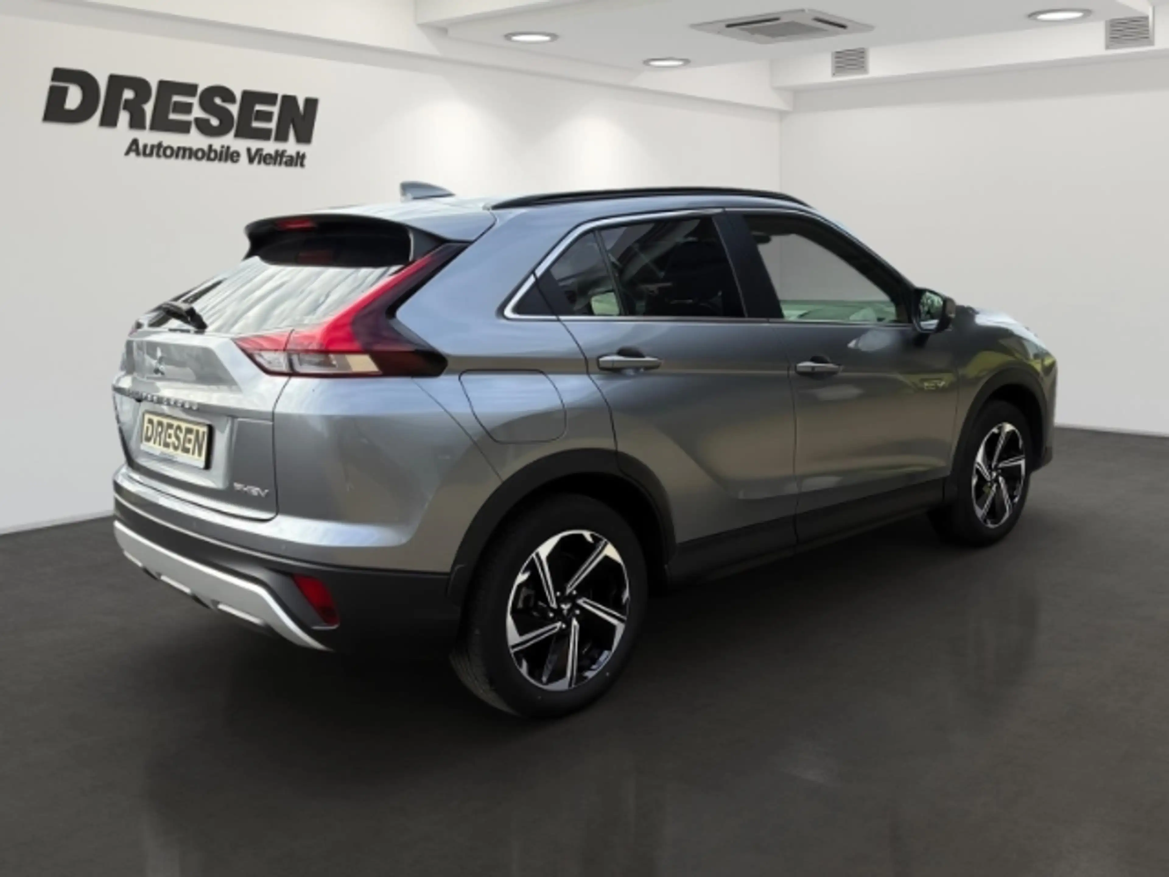 Mitsubishi Eclipse Cross 2.4 Intro Edition Plug-In-Hybrid/Allrad/LED/Klimaa — photo 4
