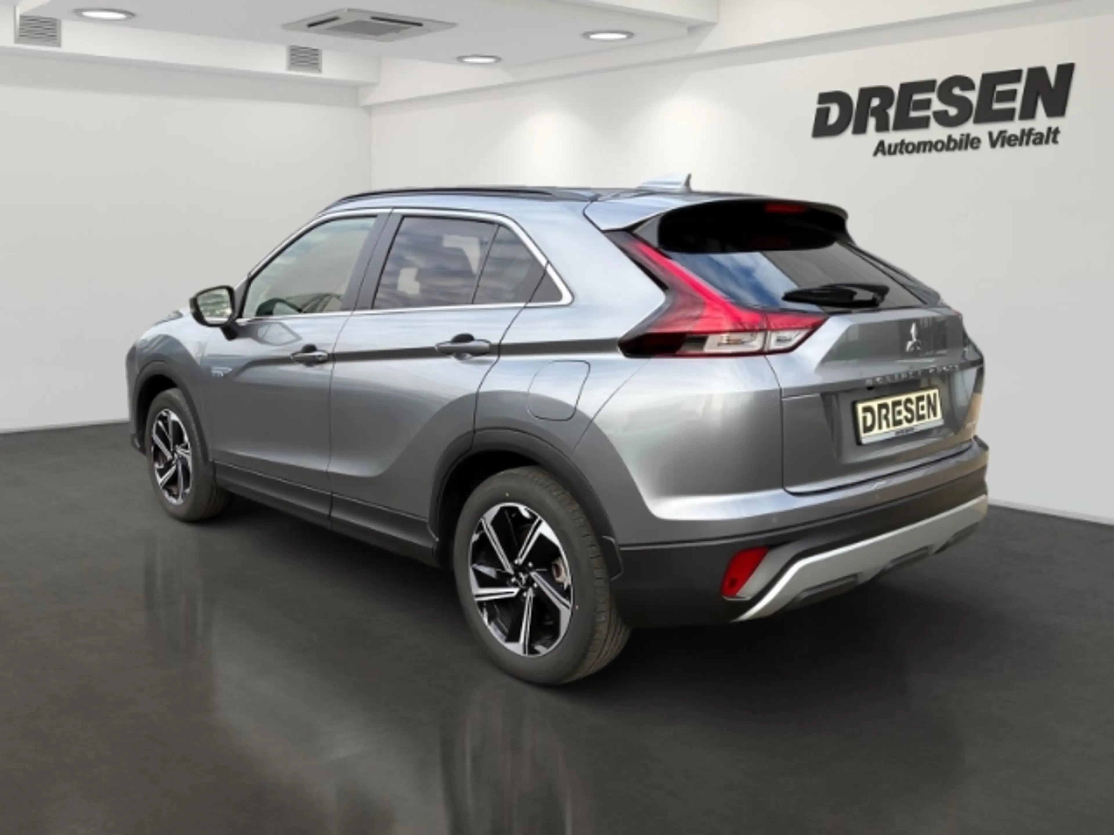 Mitsubishi Eclipse Cross 2.4 Intro Edition Plug-In-Hybrid/Allrad/LED/Klimaa — photo 5