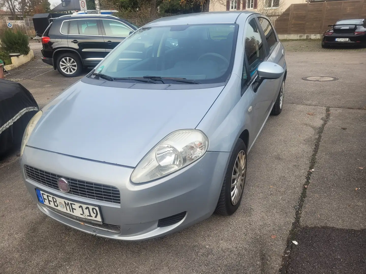 Fiat Grande Punto Grande Punto  5-Türer 1.4 8V Dynamic Silber - 1