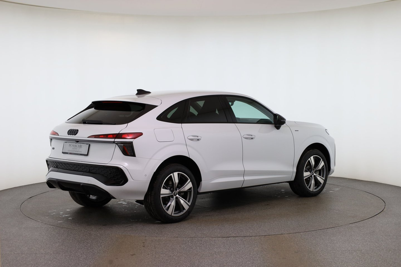 Audi Q3 e-hybrid 200 kW — photo 8