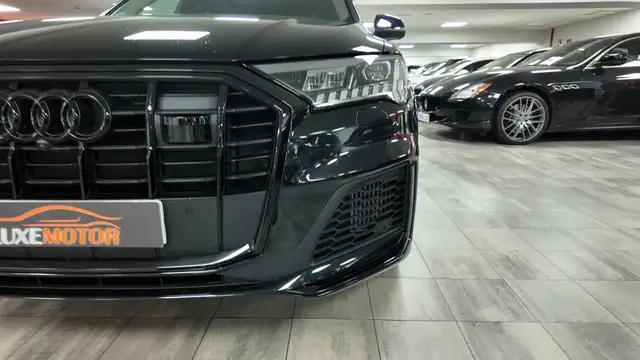 Audi Q7 view 10