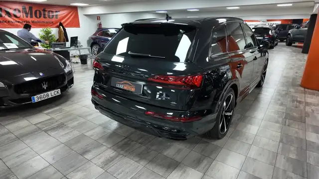 Audi Q7 view 6