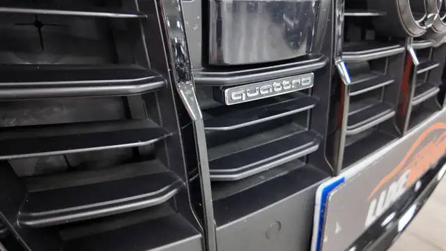 Audi Q7 view 9