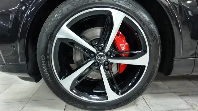 Audi Q7 view 12