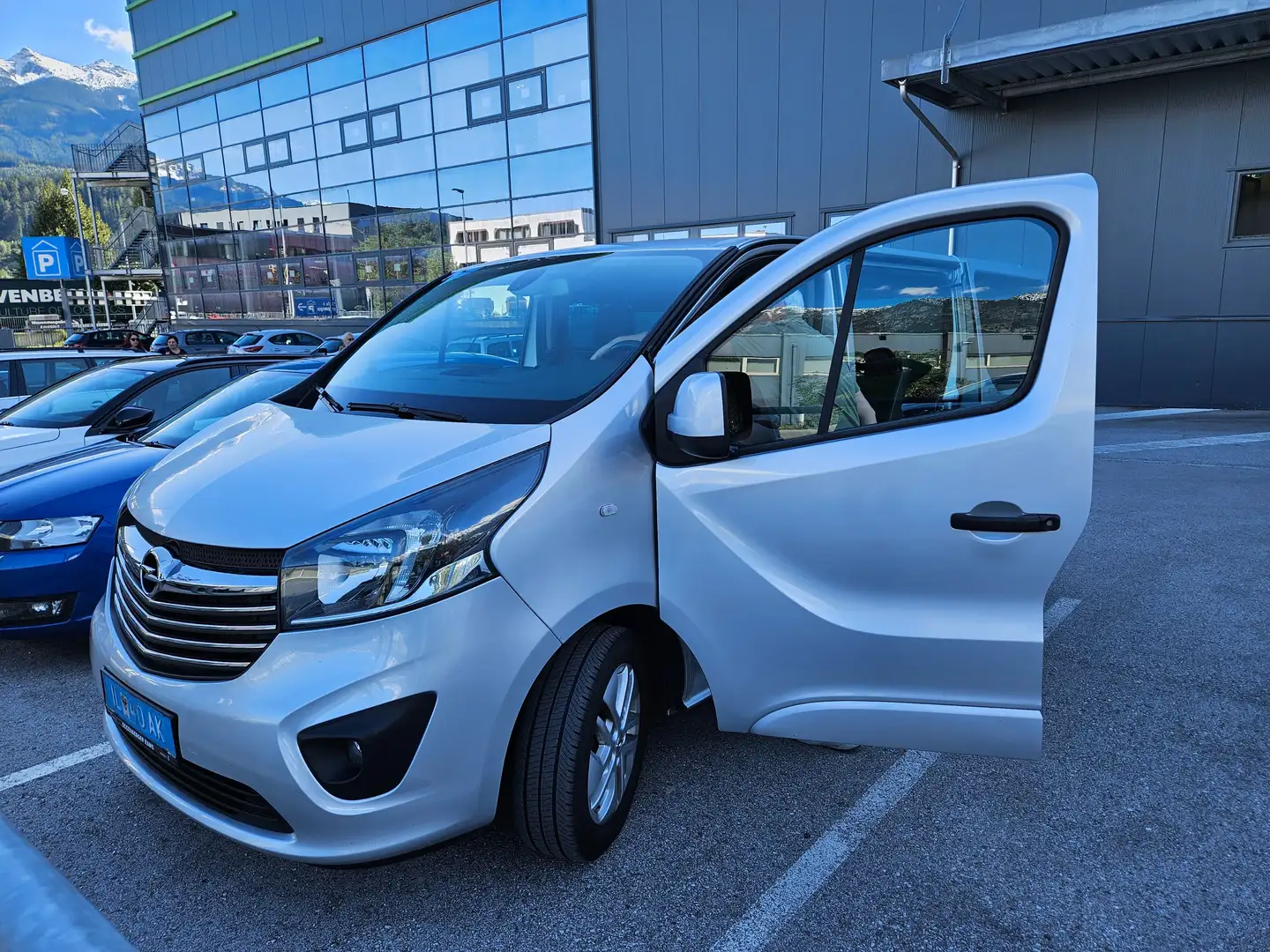 Opel Vivaro Srebrny - 1