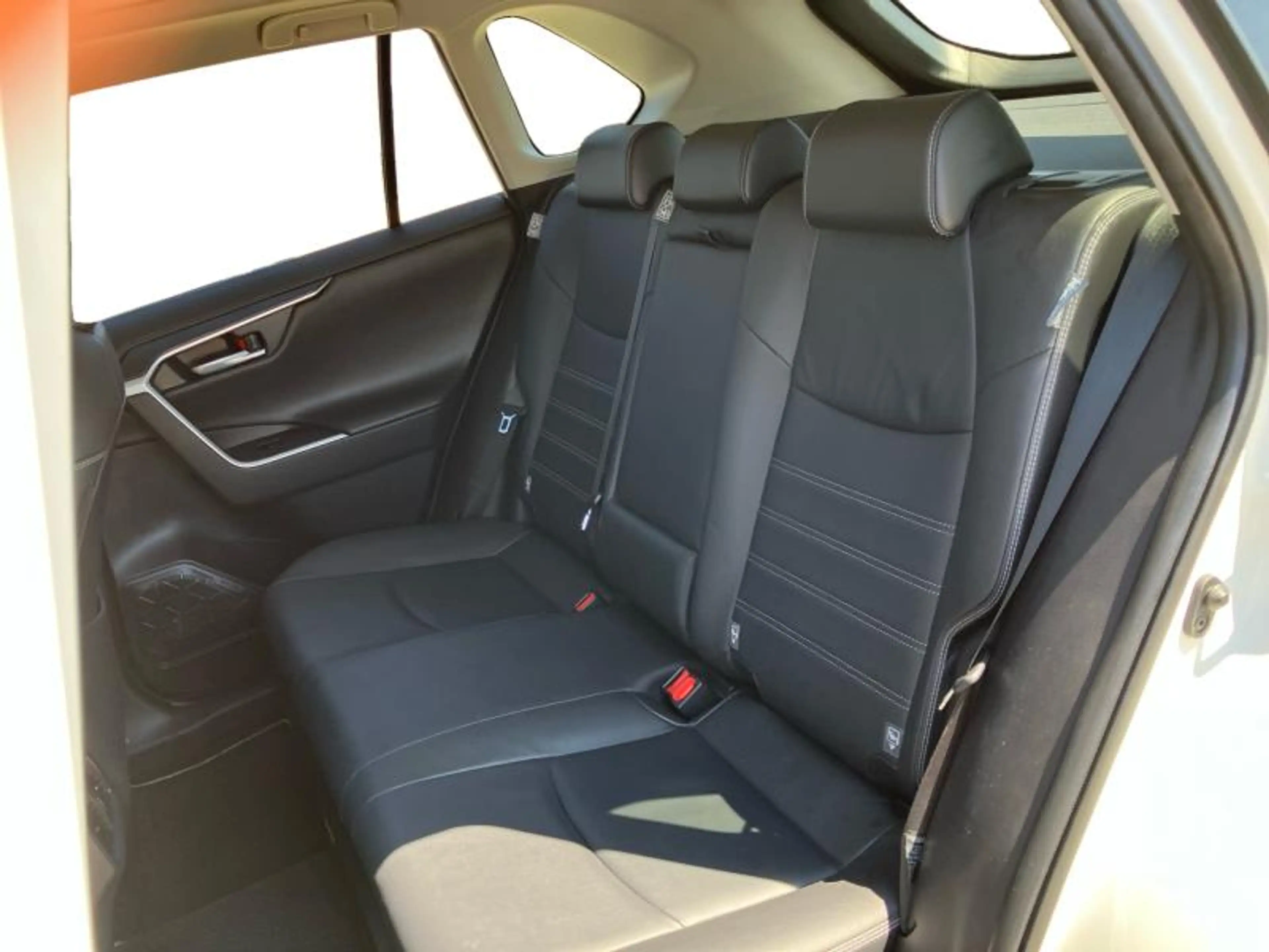 Toyota RAV 4 Premium — photo 16