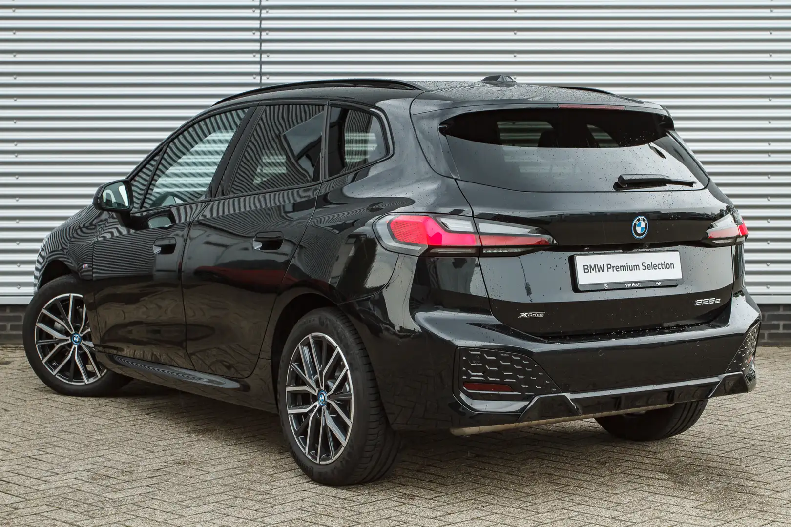 BMW 225 2 Serie Active Tourer 225e xDrive M Sport Automaat Zwart - 2