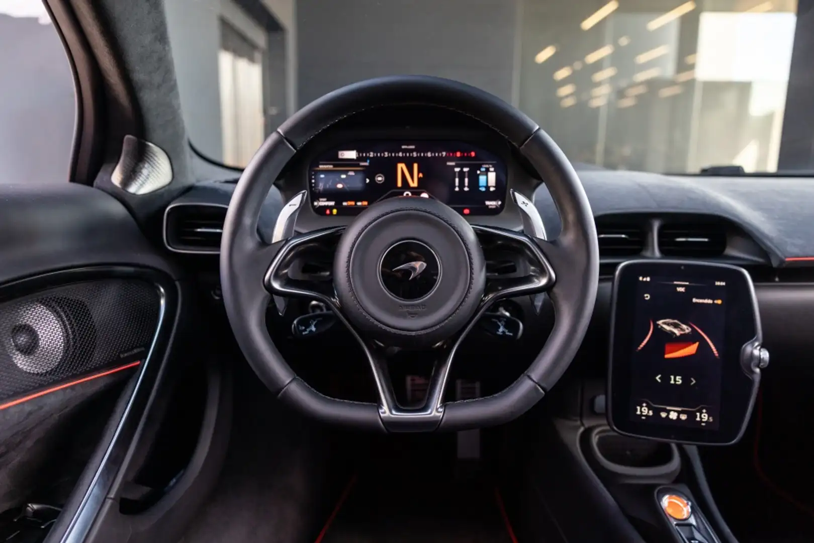 McLaren Artura Orange - 2