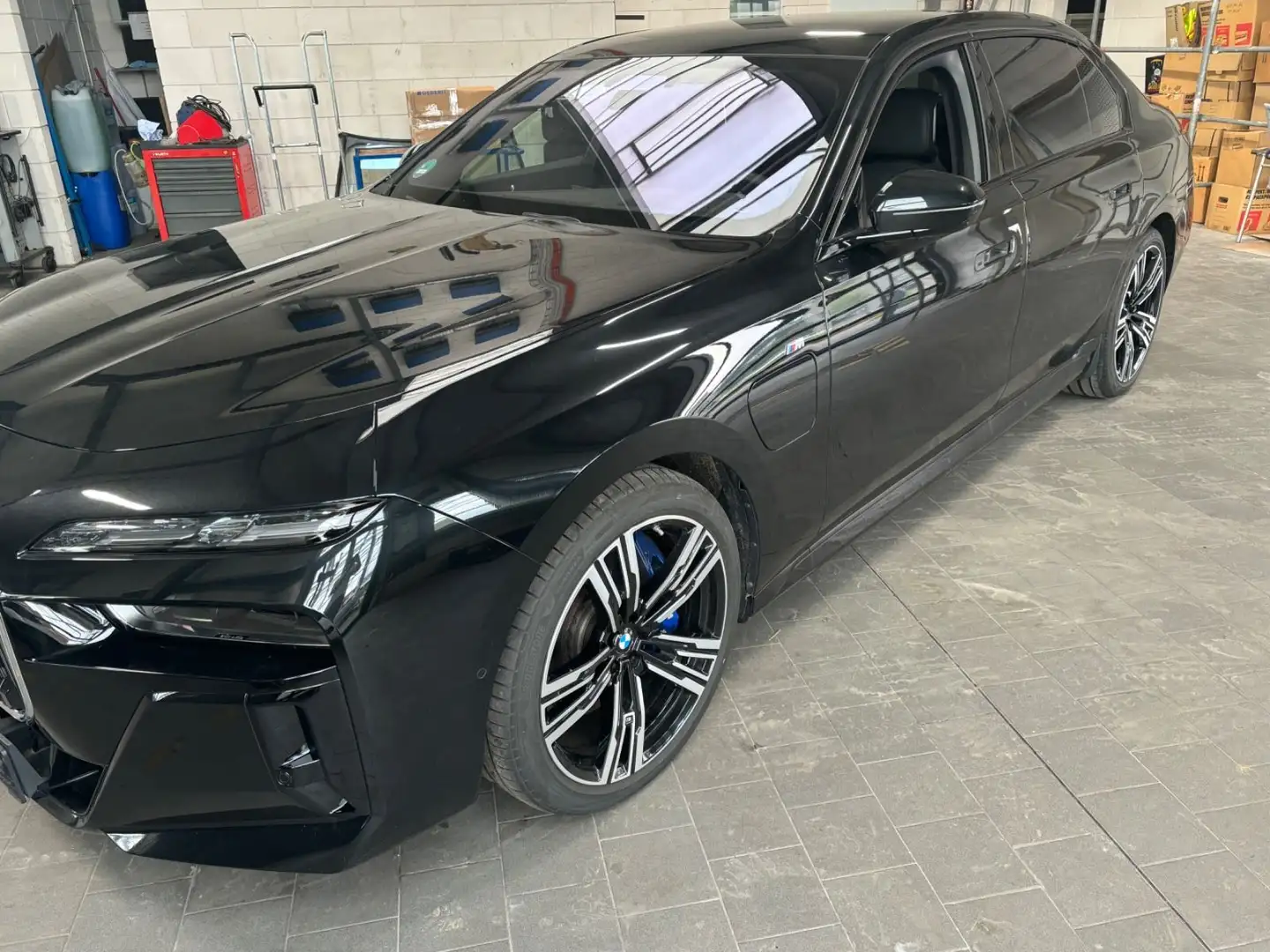 BMW 760 e xDrive MSport Executive Drive Pro Cinema Schwarz - 1