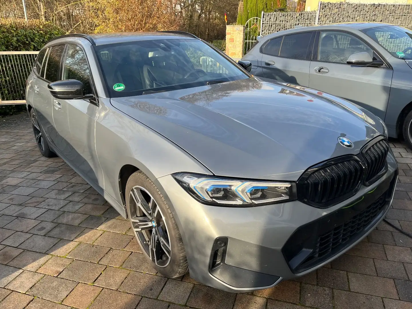 BMW 320 d M Sport SAG LivePR HUD A-LED H/K KAM Ufrei Gris - 1