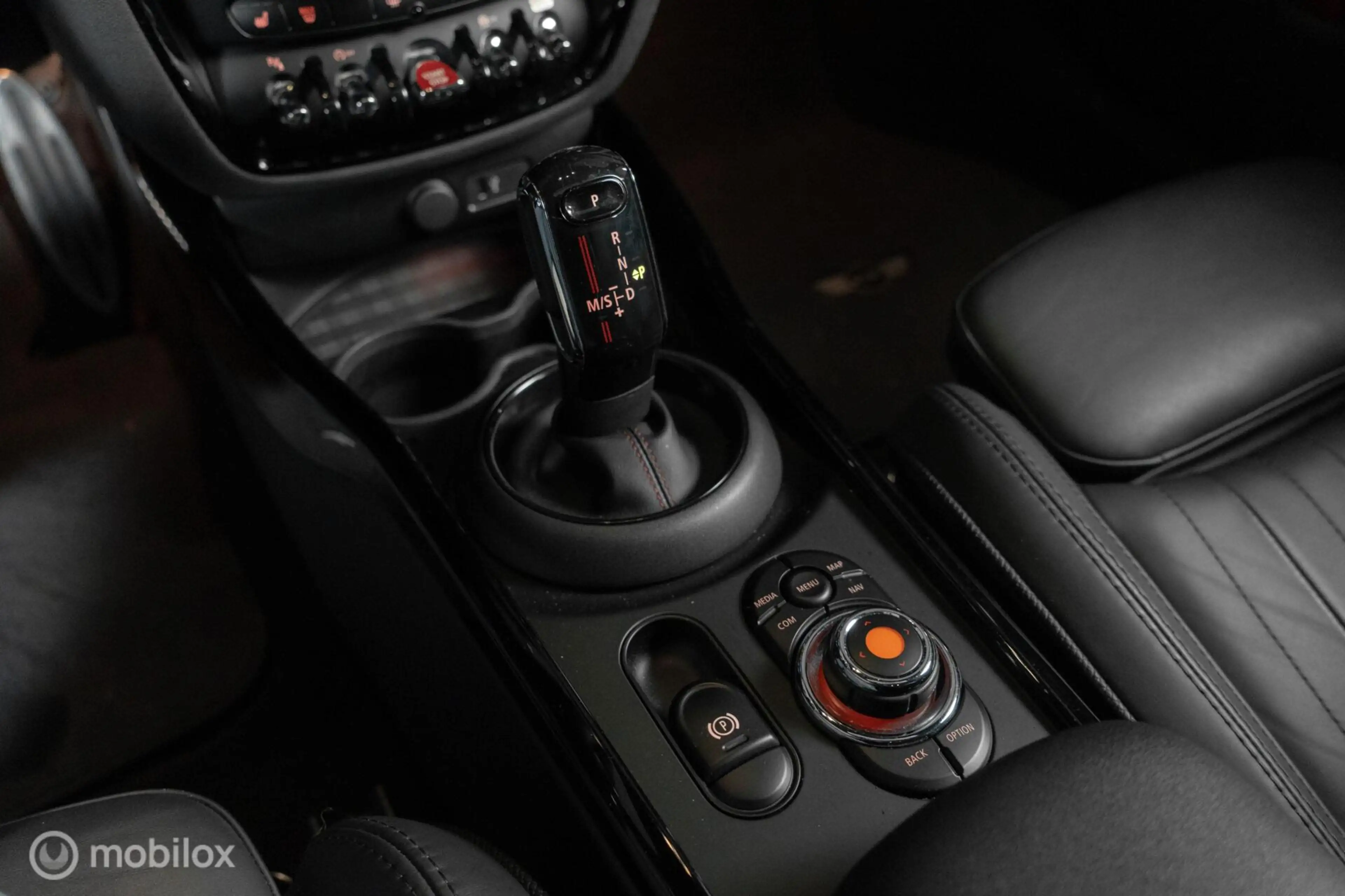MINI John Cooper Works Clubman 2.0 JCW ALL4 Chili PANO|HK|HUD|CAMERA|CARPLAY| — photo 31