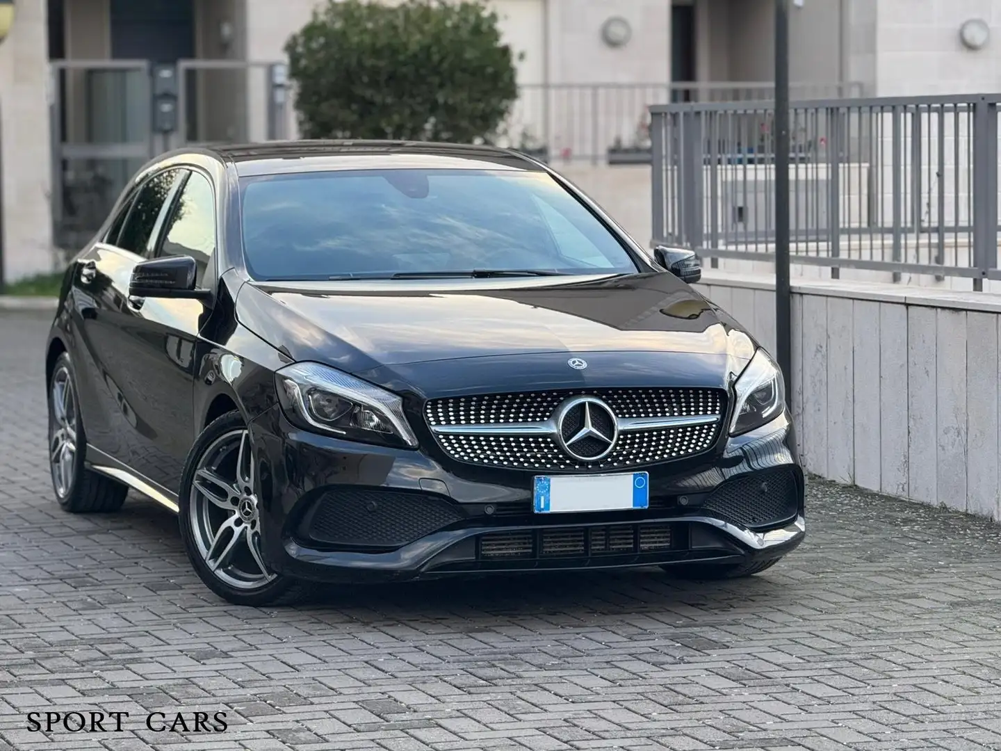Mercedes-Benz A 180 d Automatic PREMIUM,AMG,FULL Zwart - 1