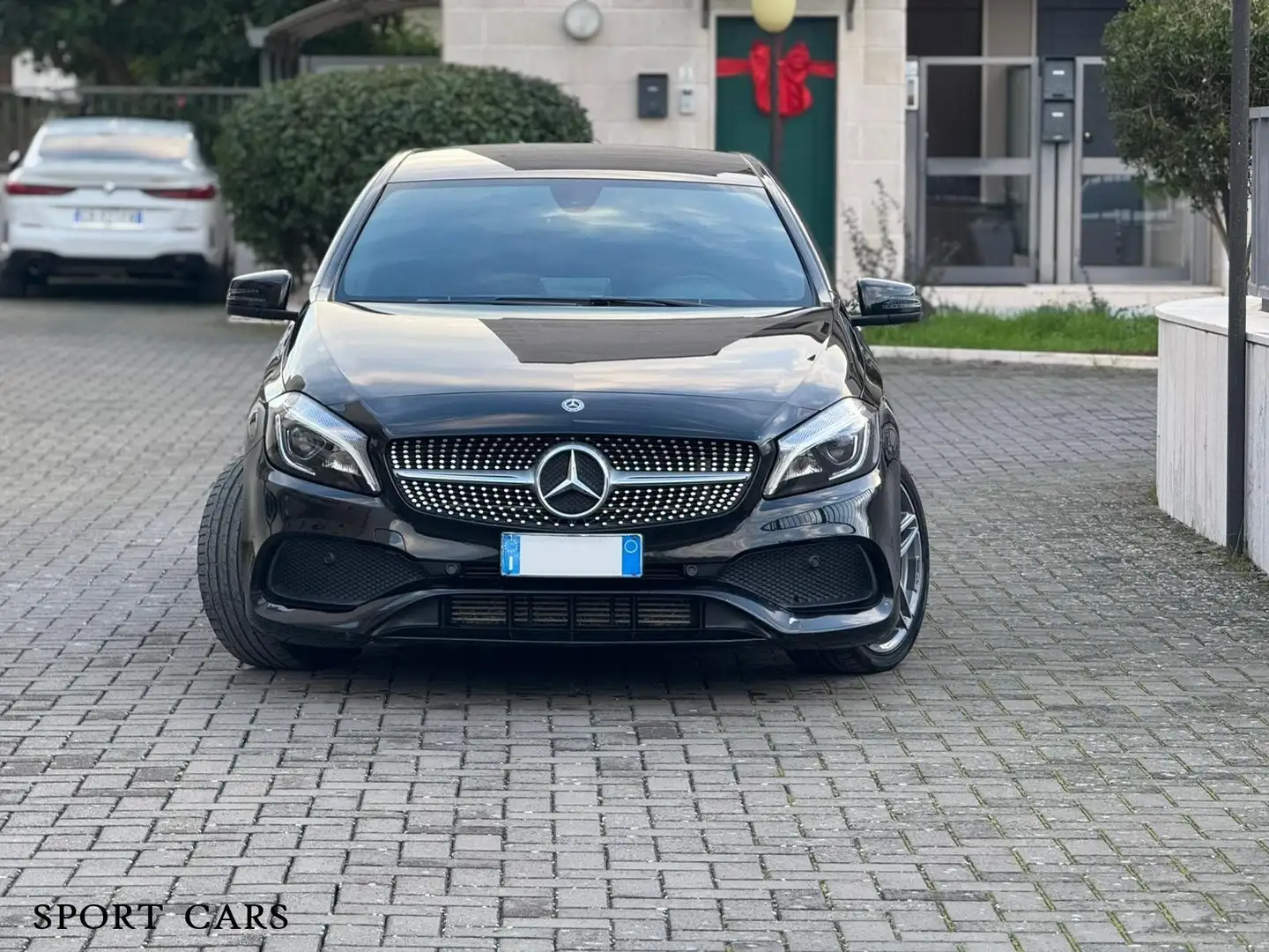 Mercedes-Benz A 180 d Automatic PREMIUM,AMG,FULL Zwart - 2