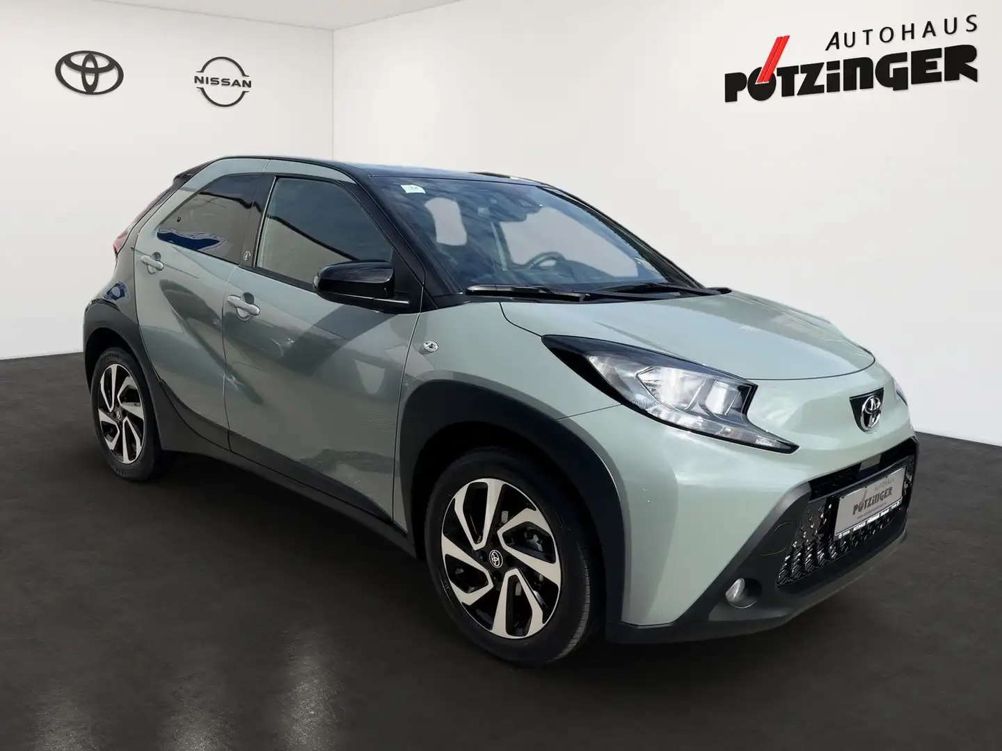 Toyota Aygo X 1.0 TeamD,Kamera,SH,DAB,carplay Grau - 2
