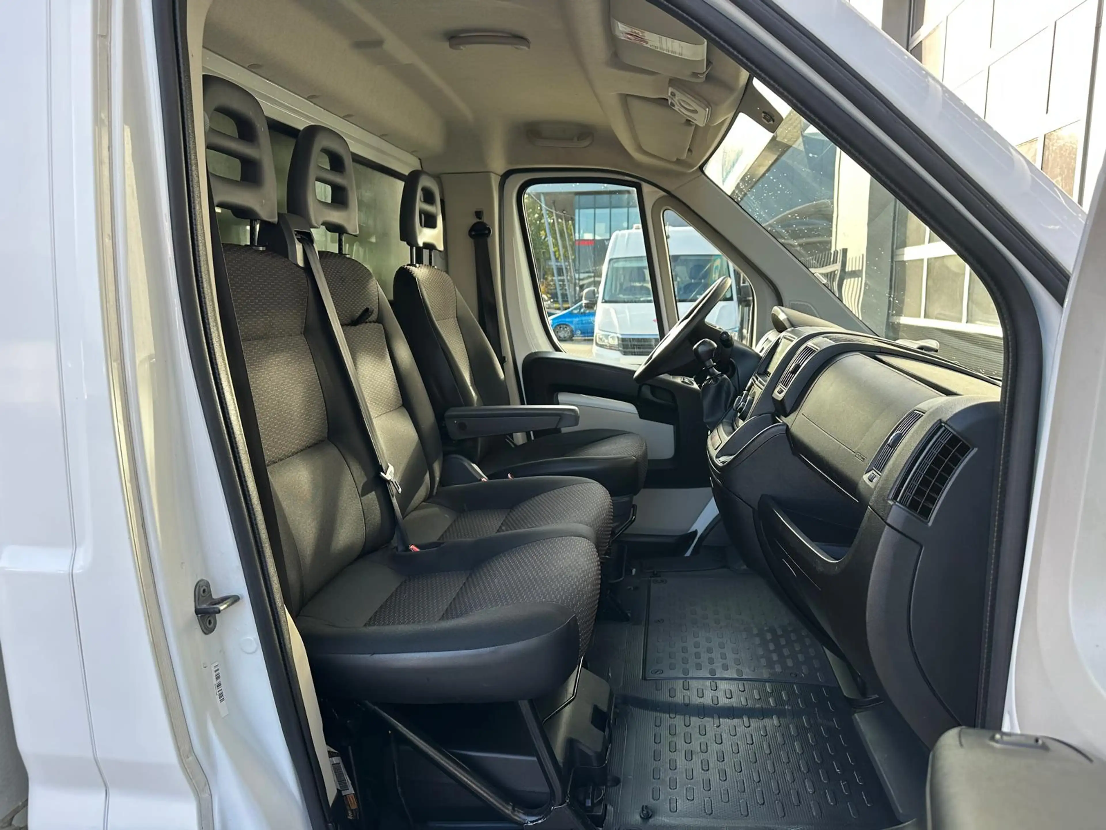 Peugeot Boxer 2.2 HDI Bakwagen met laadklep  Marge/1050kg laadv — photo 2