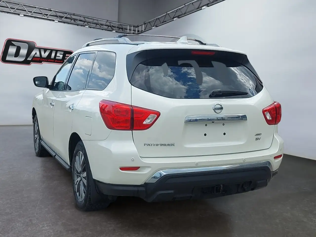 Nissan Pathfinder снимка Nissan Pathfinder