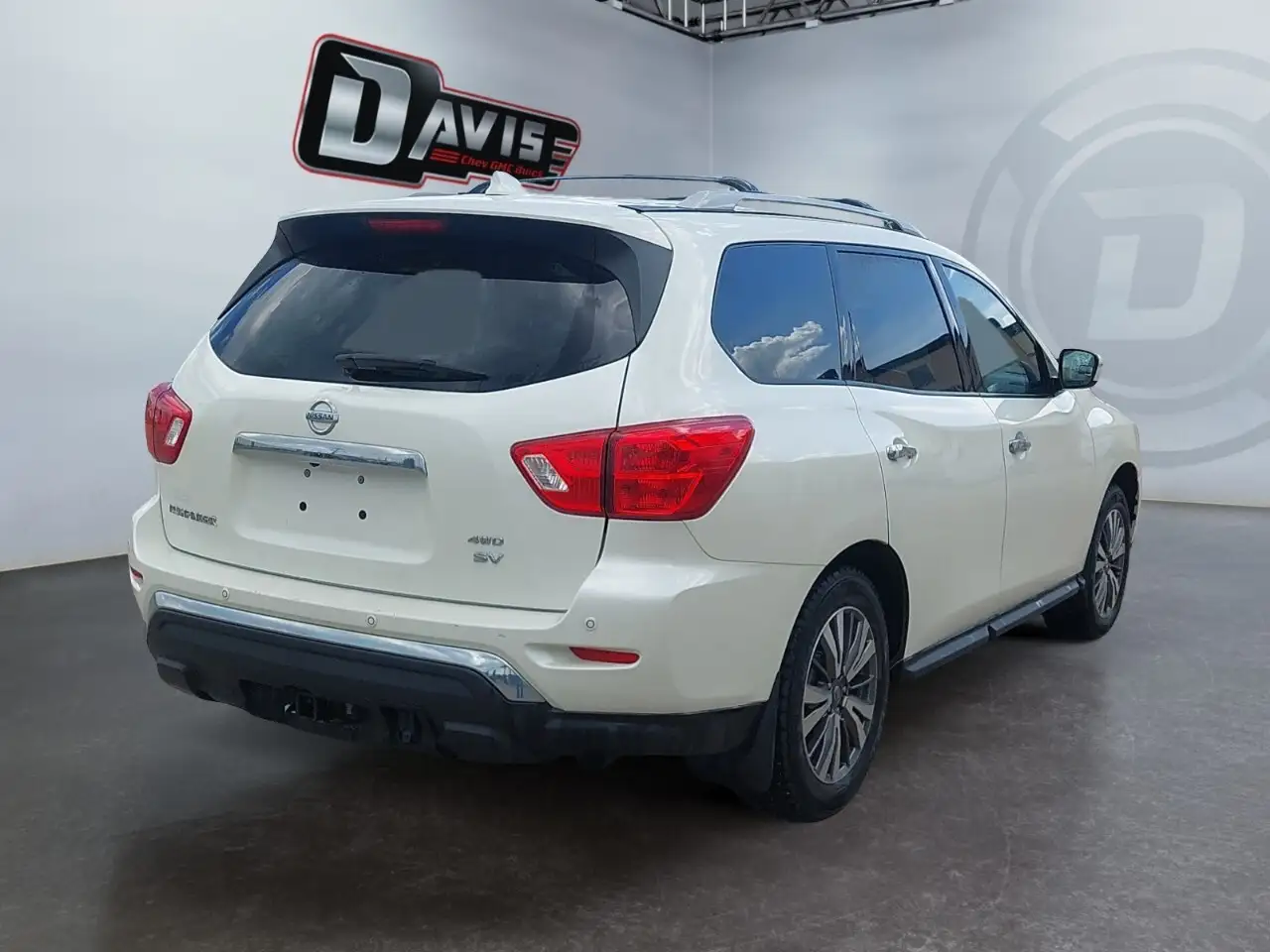 Nissan Pathfinder снимка Nissan Pathfinder
