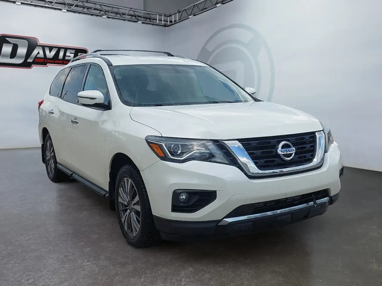 Nissan Pathfinder снимка Nissan Pathfinder
