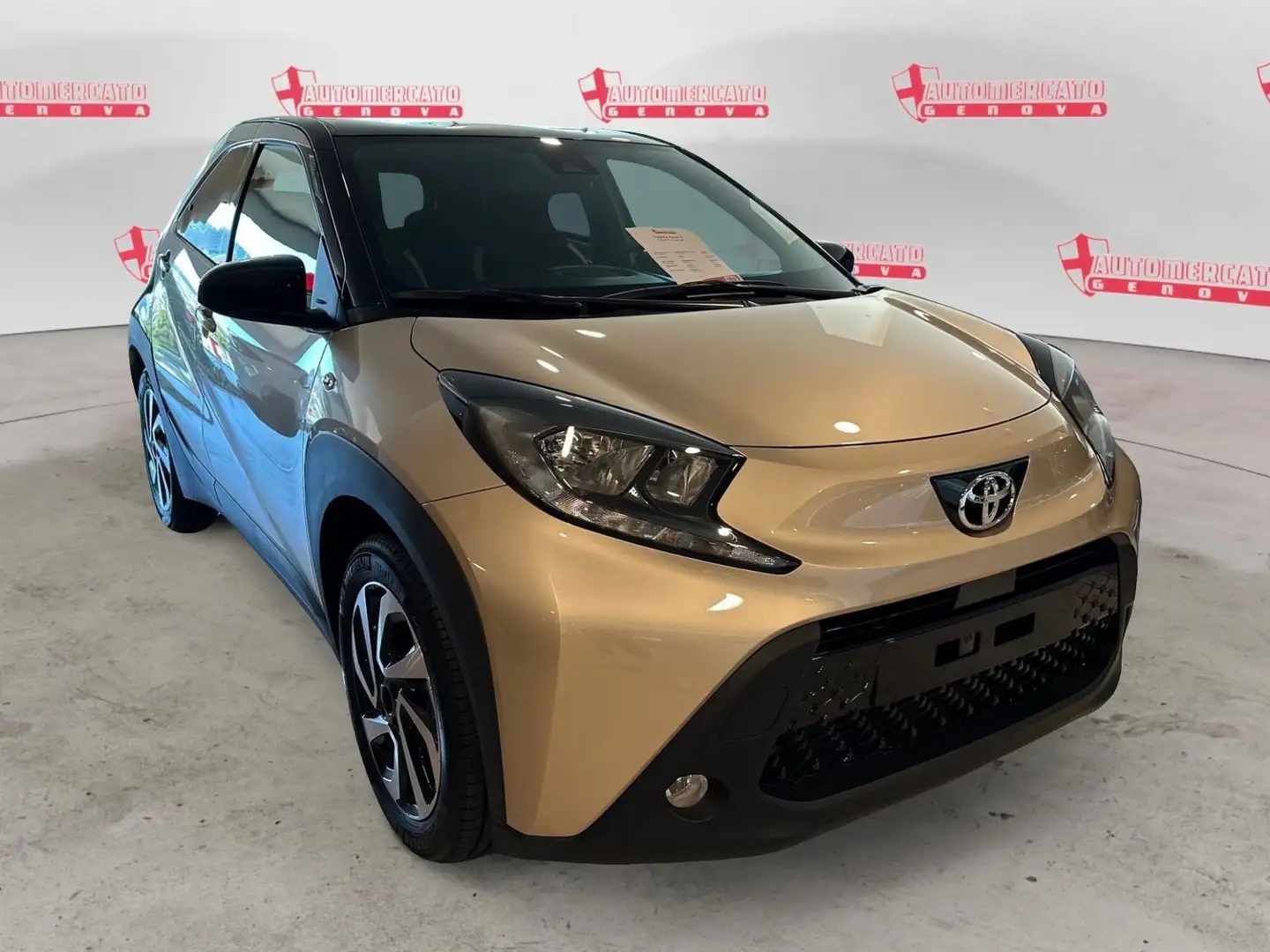Toyota Aygo X 1.0 VVT-i 72 CV 5 porte Lounge KM0 VARI COLORI Grigio - 2
