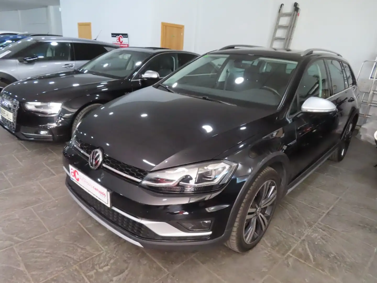 Volkswagen Golf 2.0TDI 4Motion DSG7 135kW crna - 2