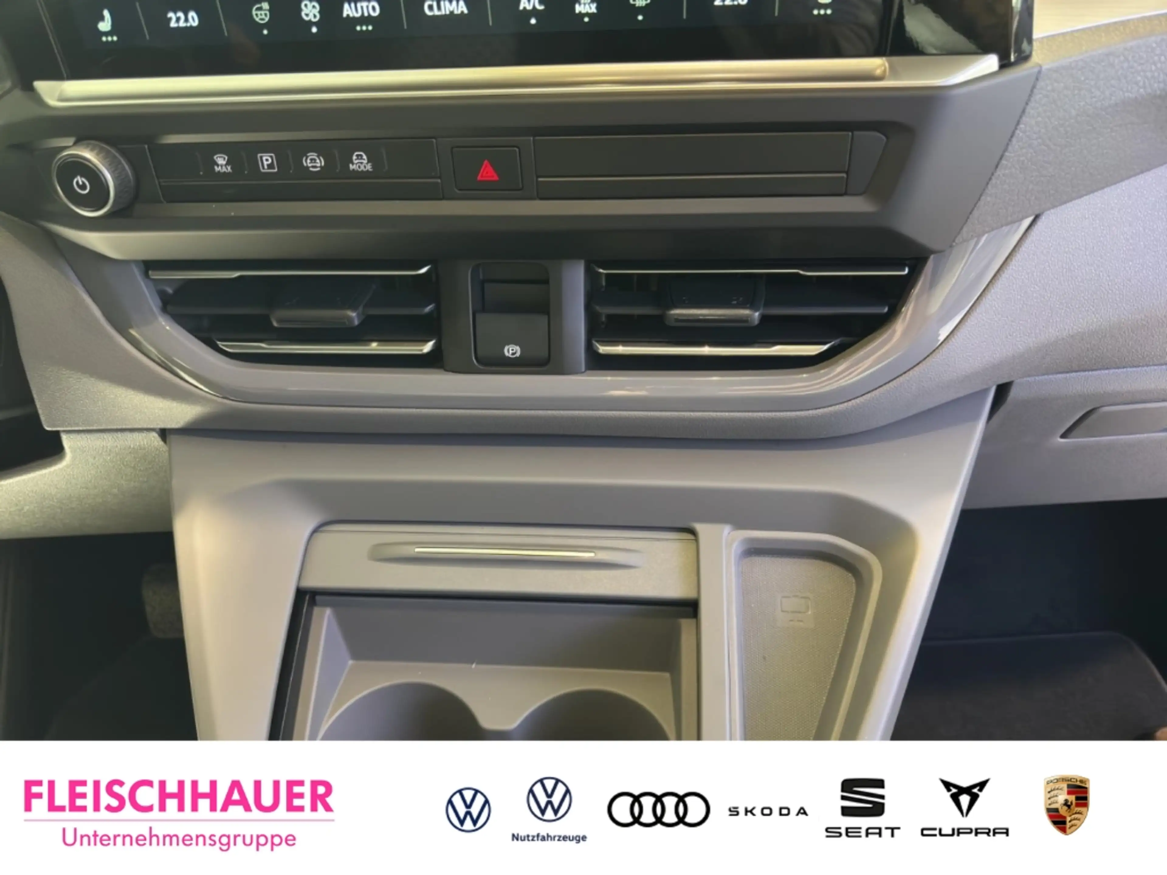 Volkswagen T7 Caravelle PanAmericana 2.0 TDI AHK Panorama Digitales Cockpi — photo 13