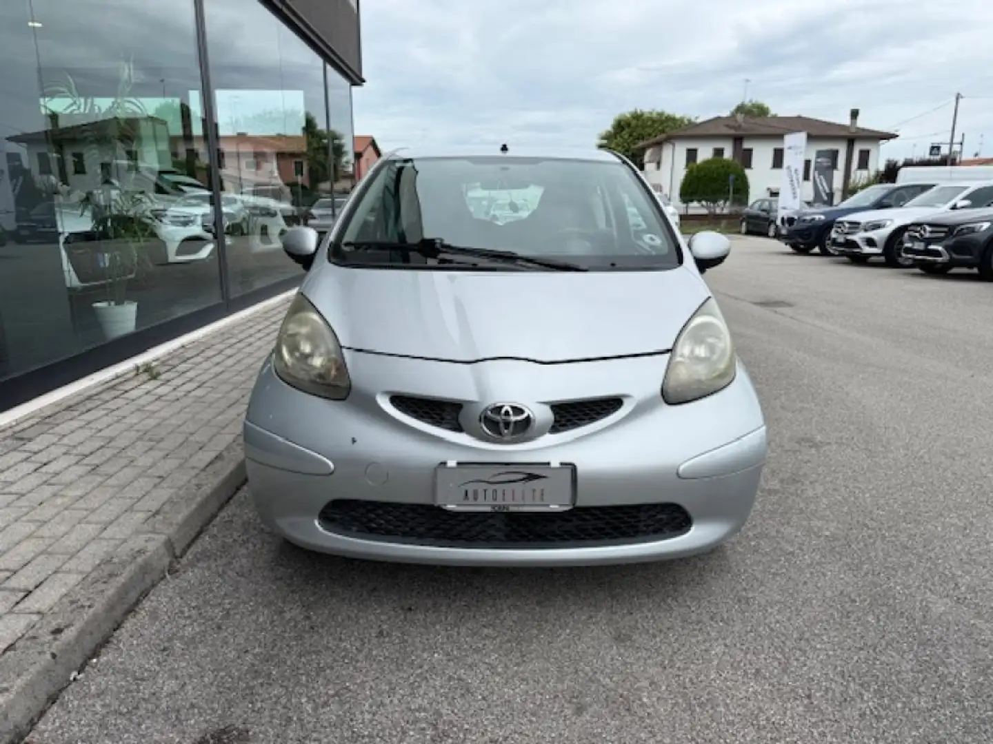 Toyota Aygo 1.0 12V VVT-i 3 porte Gris - 2