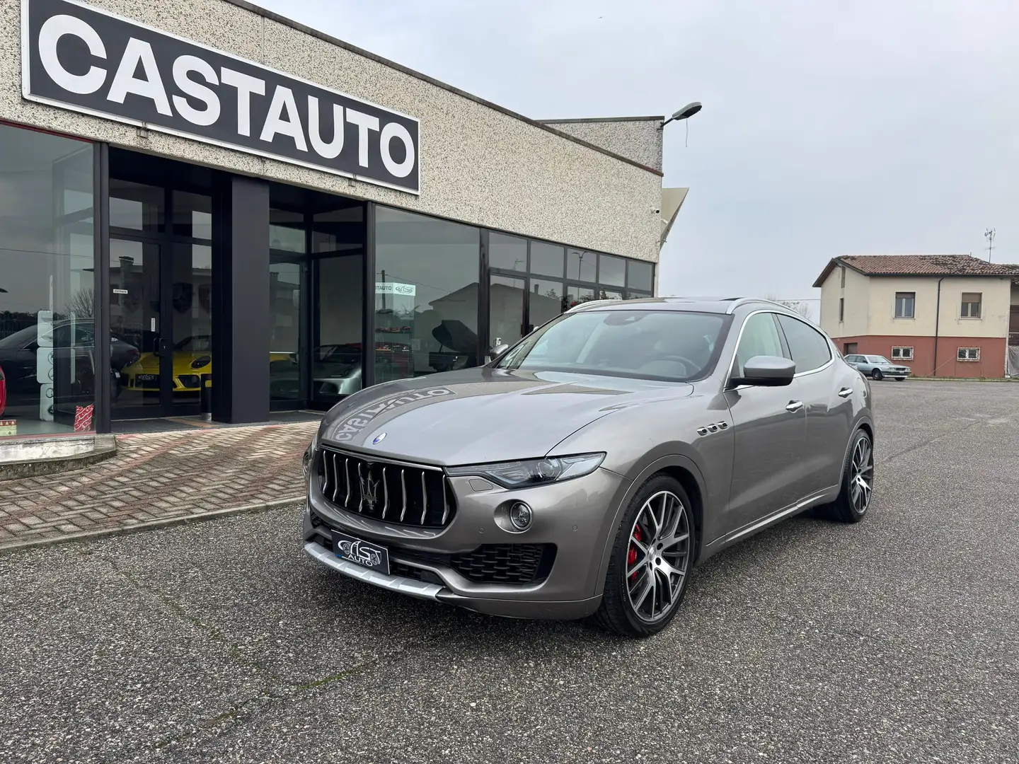 Maserati Levante GRANLUSSO 3.0 V6 430cv auto TETTO FULL OPT Grau - 2