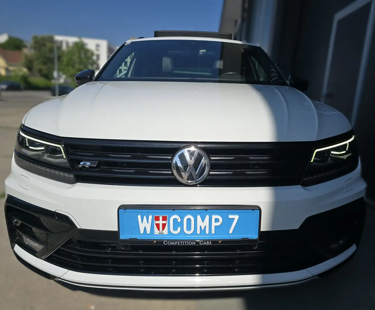 Volkswagen Tiguan **R-LINE, PANO, AHK, LED, FACELIFT, FINANZIERUNG** Weiß - 2