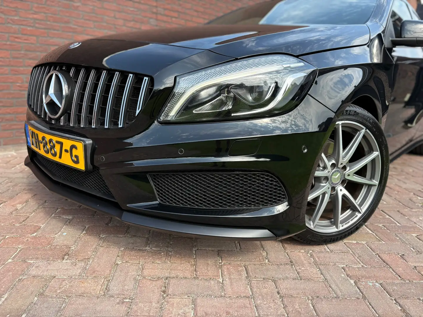 Mercedes-Benz A 180 AMG Automaat LED Navi Zwart - 2