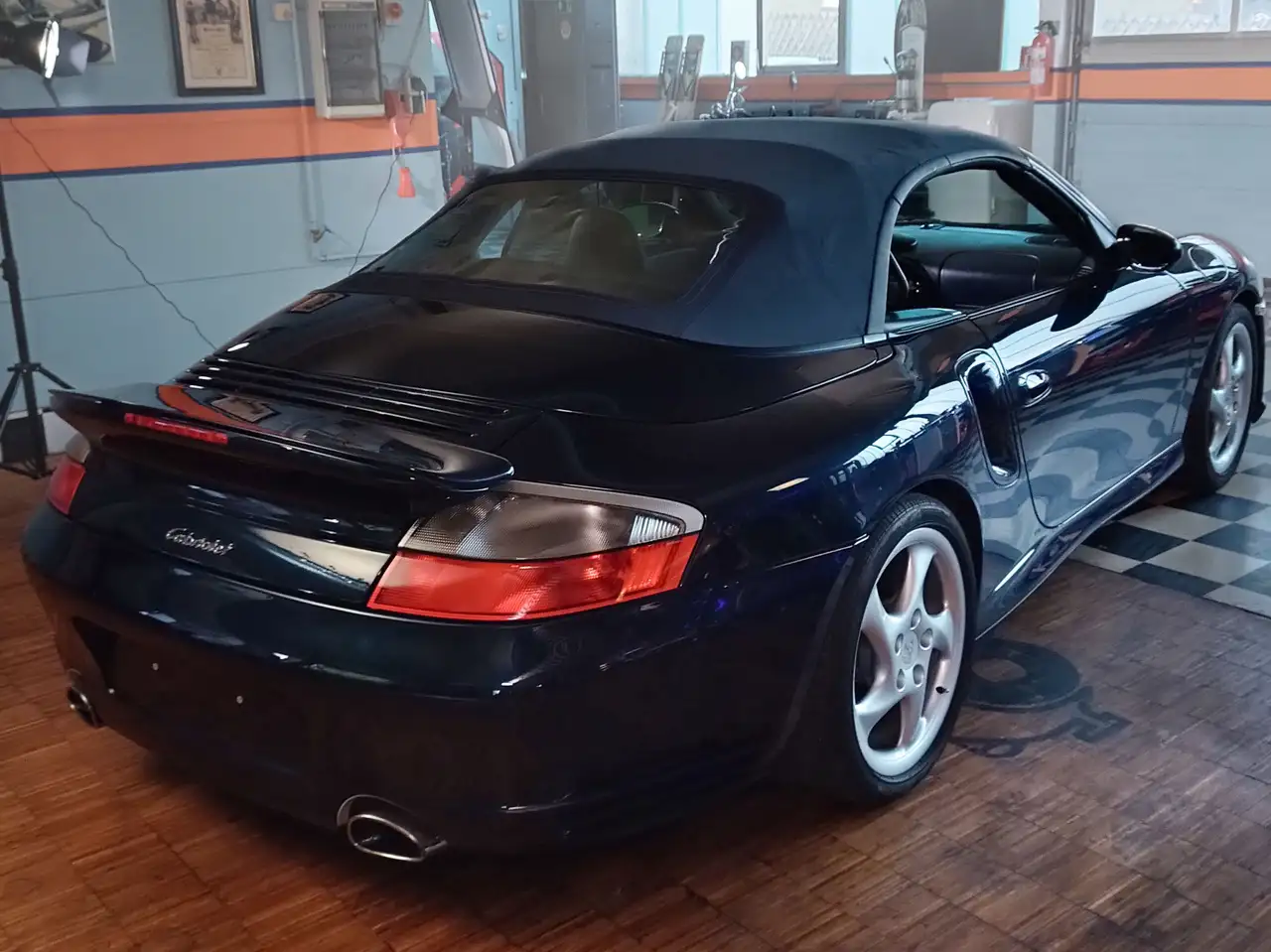 Porsche 996 911 Carrera Cabrio mit eingetragenem Turbo-Look, foto 4