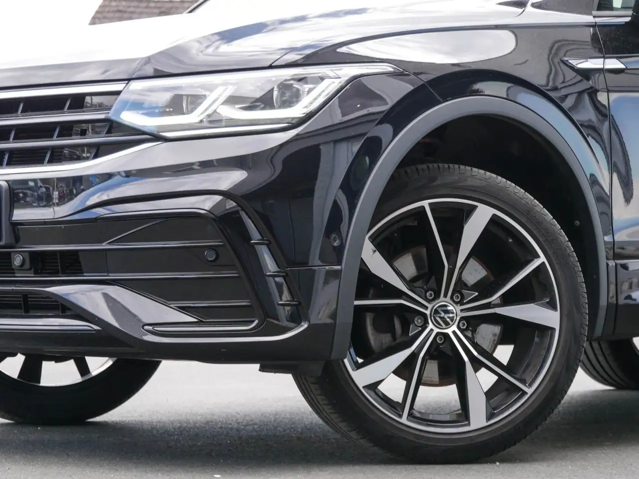 Volkswagen Tiguan Allspace nza 2.0 TSI R-Line 4M AHK Pano S 6