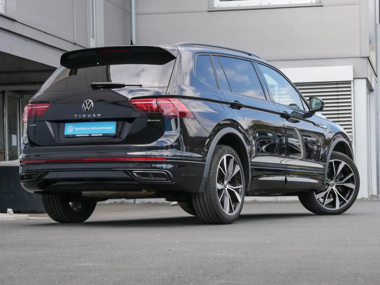 Volkswagen Tiguan Allspace nza 2.0 TSI R-Line 4M AHK Pano S 3