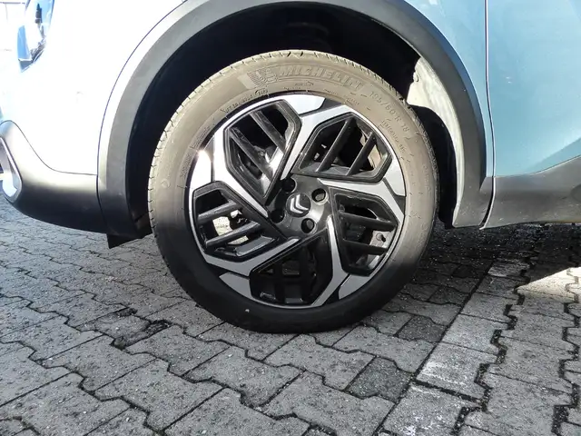 Citroen C4 view 3