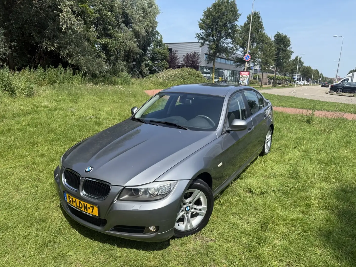 BMW 316 3-serie 316i Business Line 6 versn airco navi 105d Grijs - 2