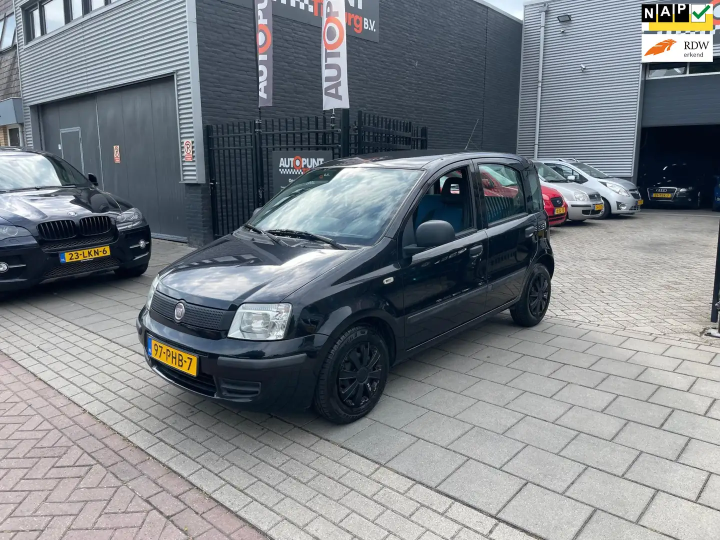 Fiat Panda 1.2 Active 1e Eigenaar! NAP APK 4x Nieuwe banden! Zwart - 1
